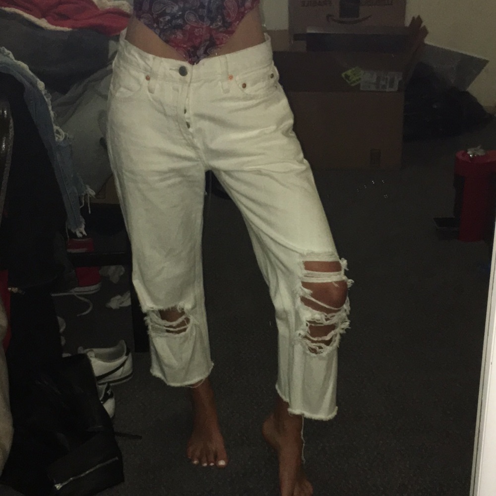 FREE PEOPLE CROPPED DISTRESSED BOYFRIEND JEANS - Picture 4 of 4
